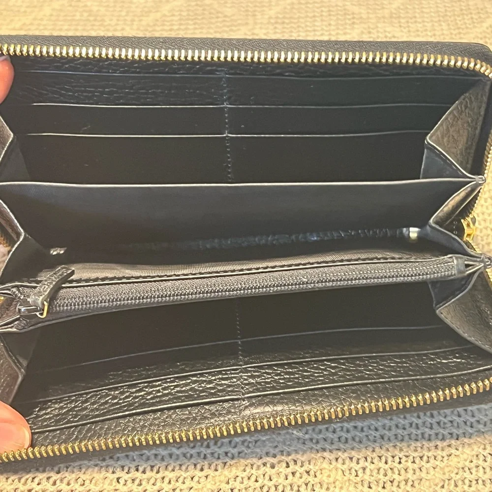 Gucci Black and Cream GG Pattern Wallet - Picture 9 of 11